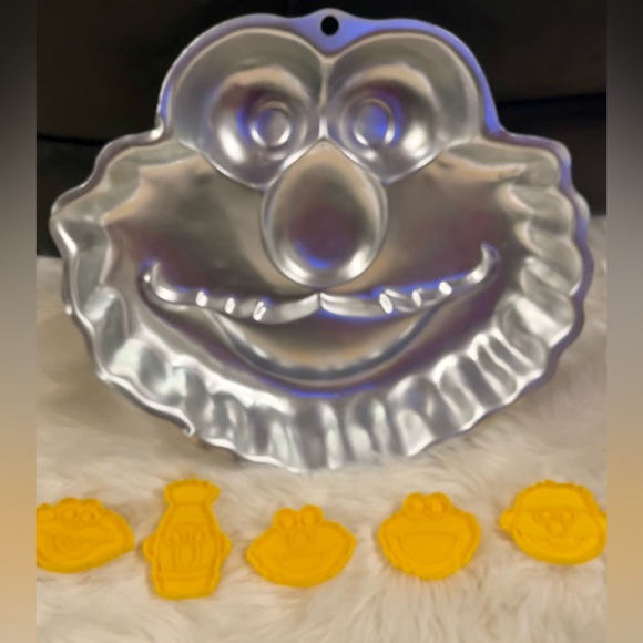 Wilton ELMO Sesame Street 6pc Cookie Cutters + Metal Cake Baking Pan Bundle Set - Picture 11 of 11